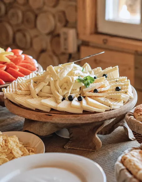 Локаворский дегустационный сет с сырами и местными продуктами